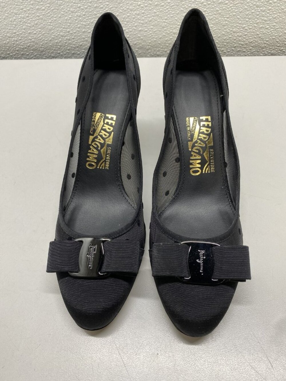 Salvatore Ferragamo Womens Vara Bow Mesh Cute Heeled Pumps Size 7 Black